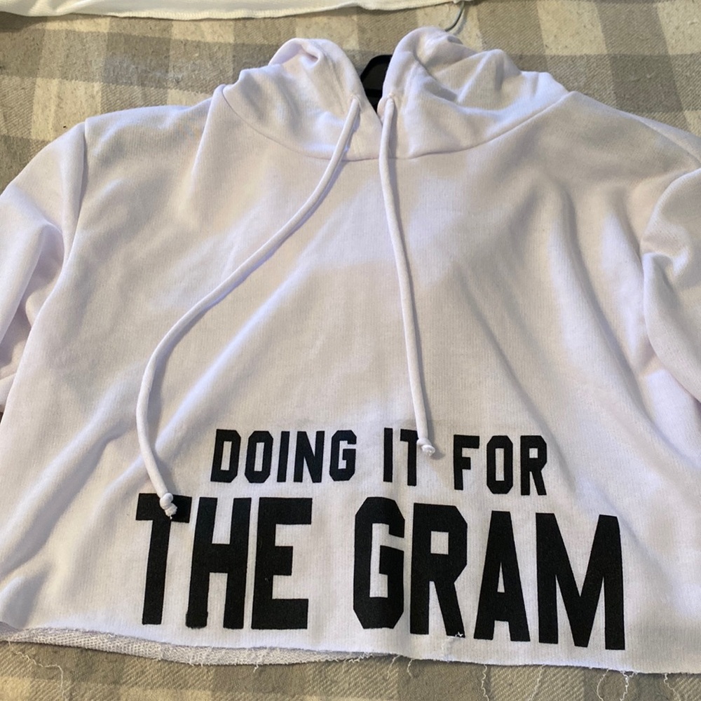 New with tags ..white short hoodie with script on front Doing it for the gram